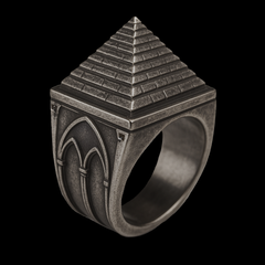 La Pyramide Ring